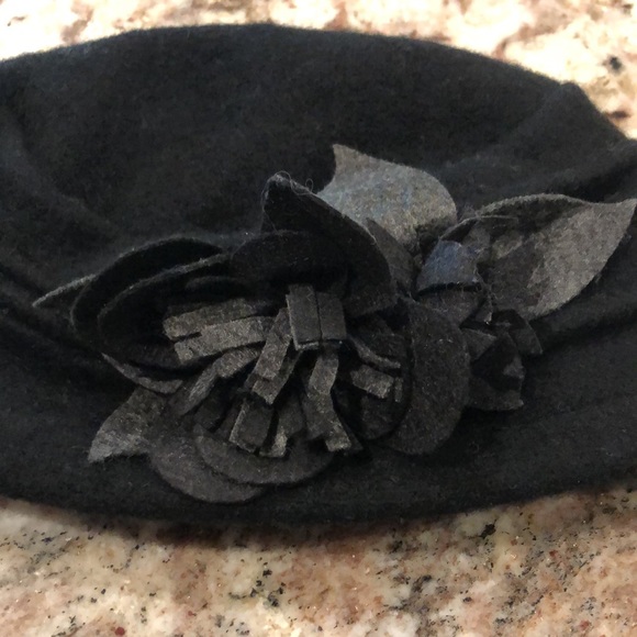 Retro Navy Wool Hat and Gloves - Picture 4 of 4